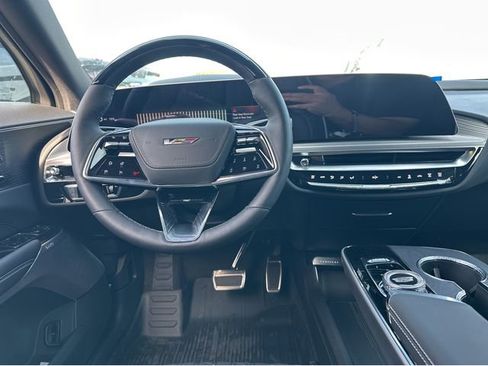 New 2026 Cadillac Lyriq V w/ Exterior Carbon Fiber Package AWD/4WD image 5