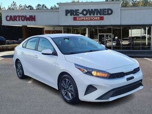 Used 2023 Kia Forte LXS image 1