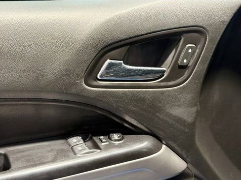 Used 2019 Chevrolet Colorado LT w/ LT Convenience Package AWD/4WD image 17