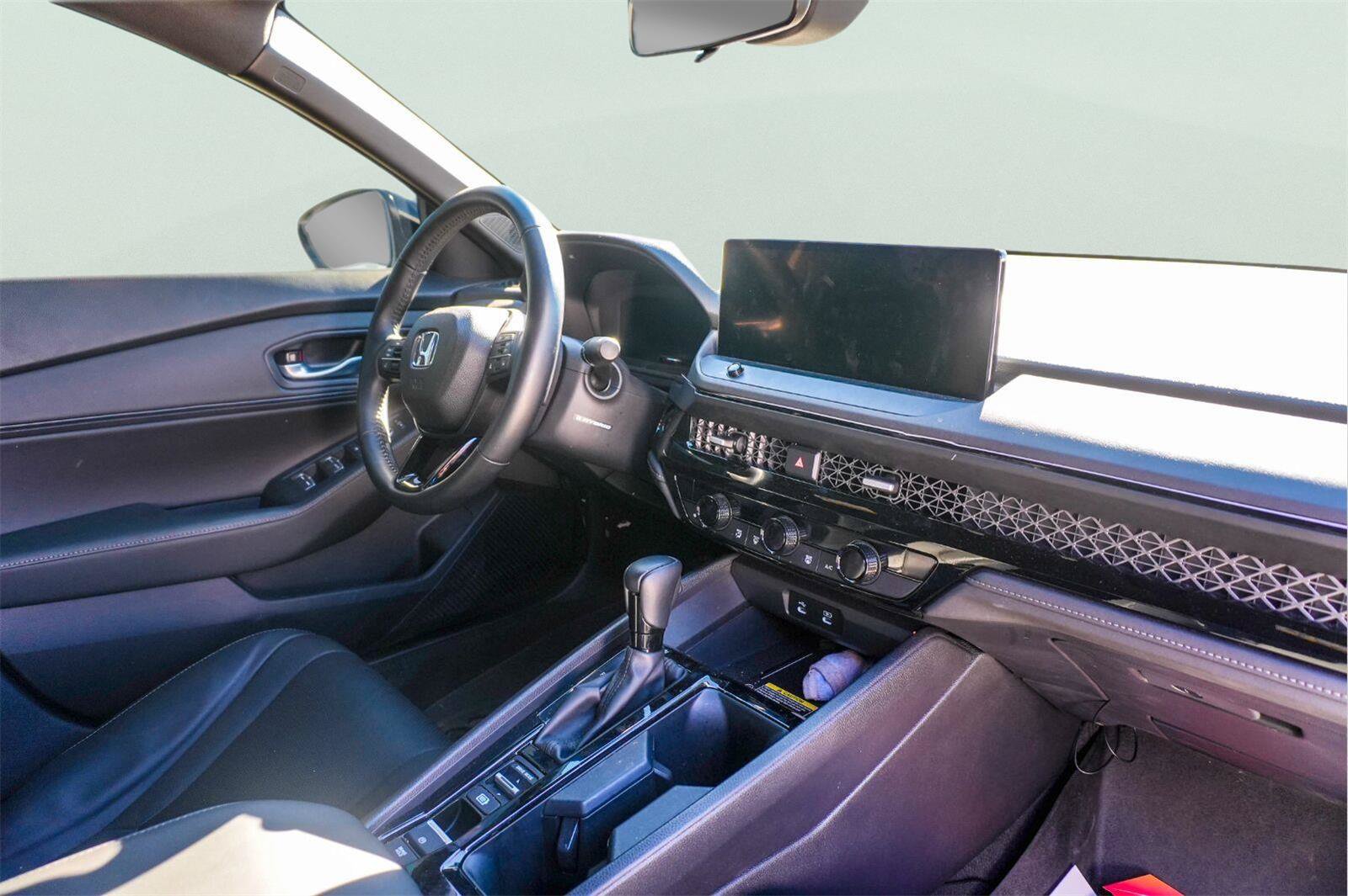 Used 2025 Honda Accord Sport image 3