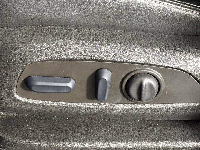 Used 2022 GMC Terrain SLT w/ Tech Package FWD image 23
