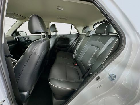 Used 2025 Hyundai Venue Limited image 27