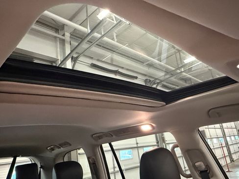 Used 2024 Nissan Armada SL w/ Captain's Chairs Package RWD image 21