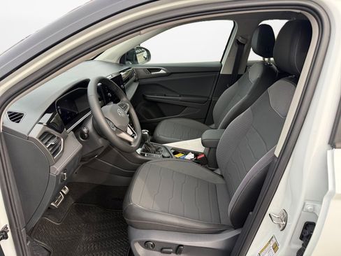 New 2026 Volkswagen Taos SE image 9