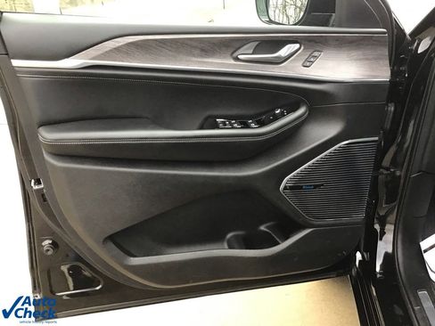 Used 2022 Jeep Grand Cherokee Overland image 27