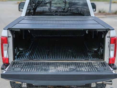 Used 2018 Ford F250 Lariat w/ Chrome Package image 33