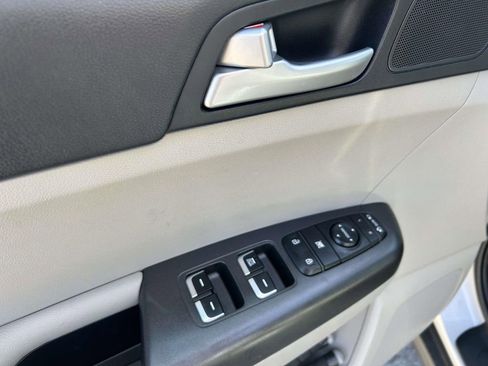 Used 2020 Kia Sportage LX w/ LX Popular Package image 18