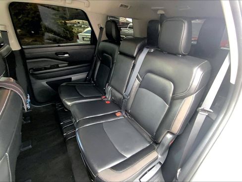 Used 2024 Nissan Pathfinder SL AWD/4WD image 26