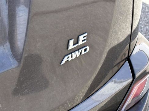 Used 2018 Toyota RAV4 LE image 9