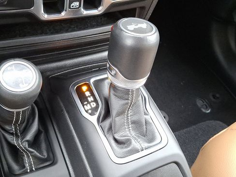 Used 2022 Jeep Wrangler Unlimited Sahara w/ Cold Weather Group image 14