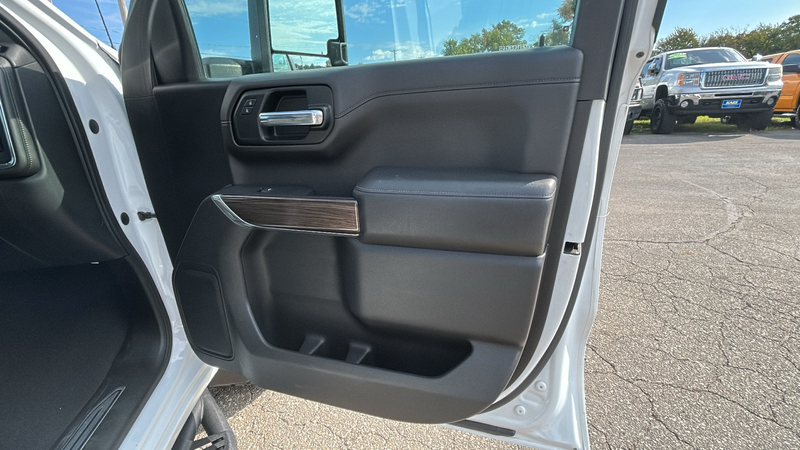 Used 2020 Chevrolet Silverado 1500 RST w/ True North Edition AWD/4WD image 19