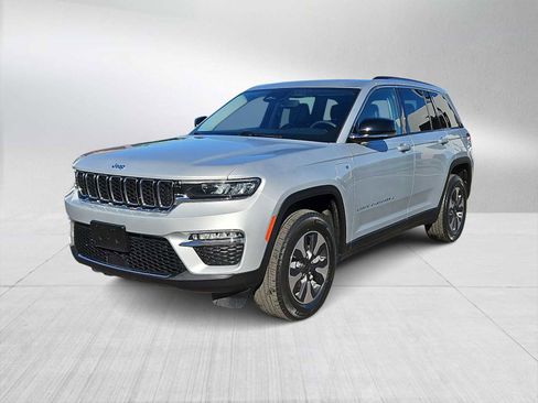 Used 2023 Jeep Grand Cherokee 4WD 4xe image 4