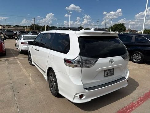 Used 2018 Toyota Sienna SE FWD image 6