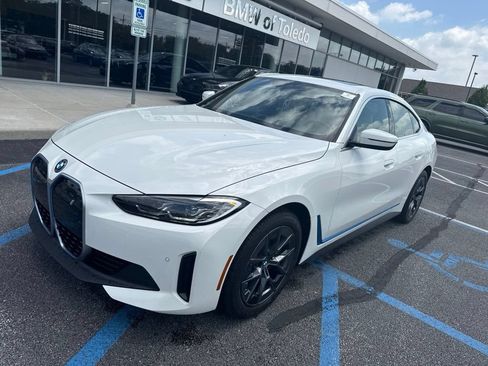 Used 2023 BMW i4 eDrive35 RWD image 3