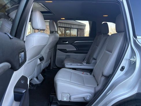Used 2017 Toyota Highlander Limited image 46