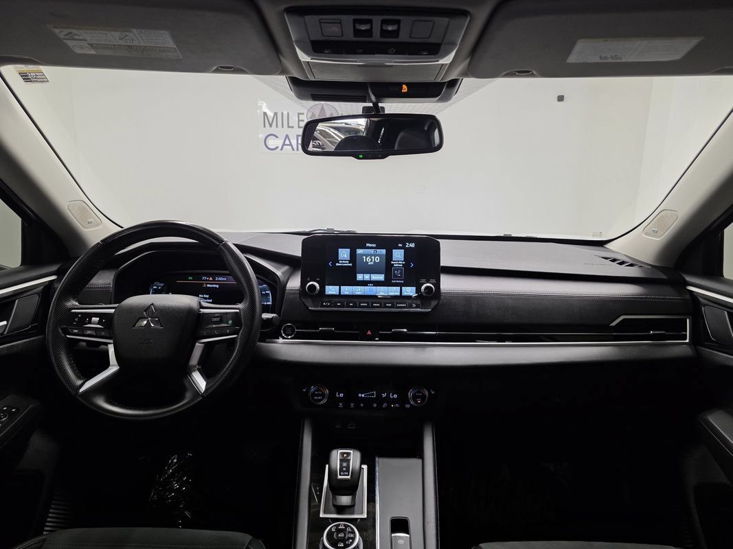 Used 2024 Mitsubishi Outlander AWD image 16