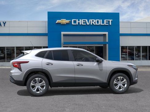 New 2026 Chevrolet Trax LS w/ Driver Confidence Package FWD image 5