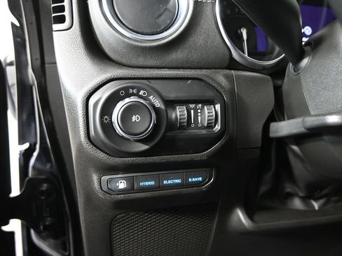 Used 2022 Jeep Wrangler Unlimited Sahara w/ Cold Weather Group image 23