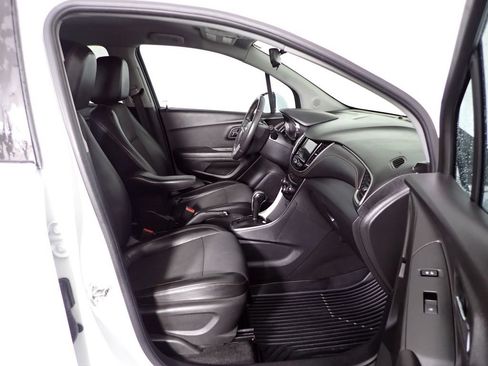 Used 2018 Chevrolet Trax LT w/ LT Convenience Package FWD image 35