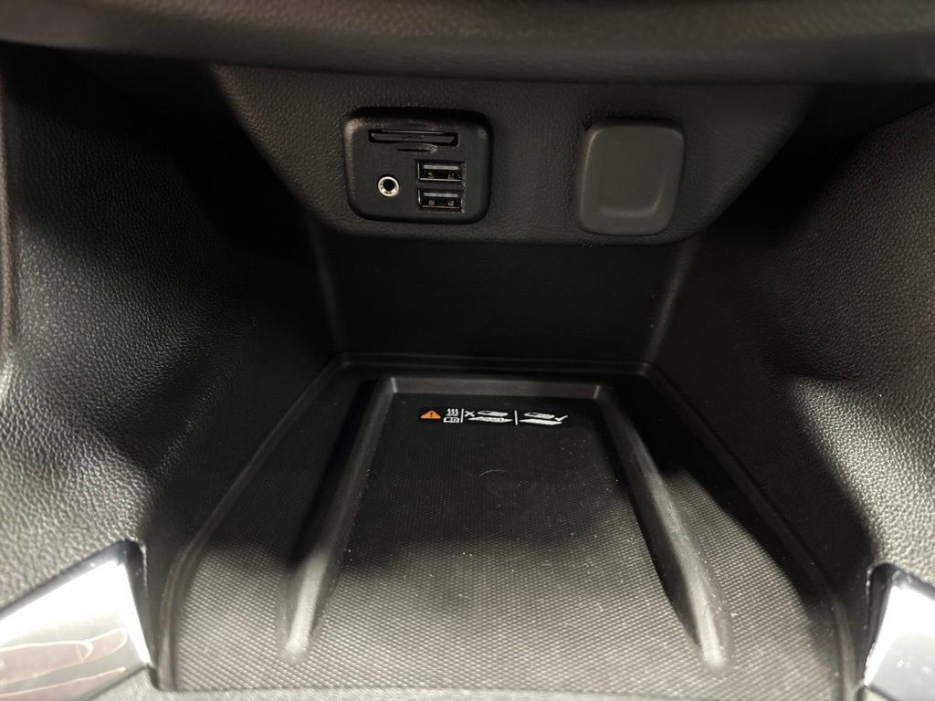 Used 2023 Chevrolet Traverse LT w/ LT Premium Package AWD/4WD image 30