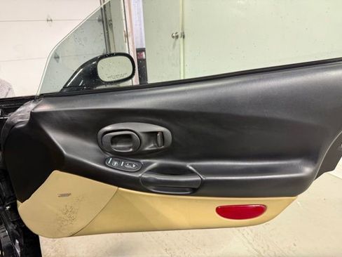 Used 2001 Chevrolet Corvette Coupe w/ Preferred Equipment Group2 image 21