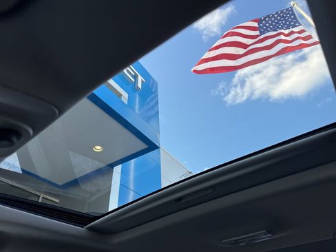 Used 2016 Chevrolet Equinox LTZ w/ Enhanced Convenience Package image 27