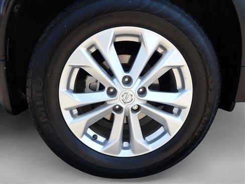 Used 2016 Nissan Rogue SV w/ SV Premium Package AWD/4WD image 7
