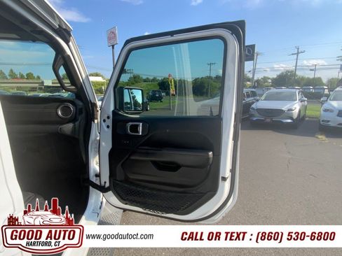 Used 2019 Jeep Wrangler Unlimited Sahara w/ Uconnect 4C Nav & Sound Group AWD/4WD image 13