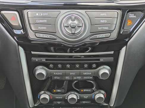 Used 2020 Nissan Pathfinder SV image 17