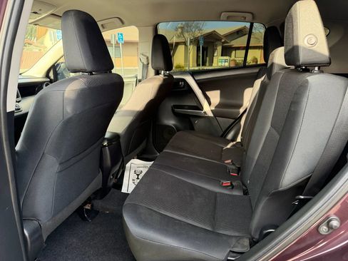 Used 2016 Toyota RAV4 LE image 10