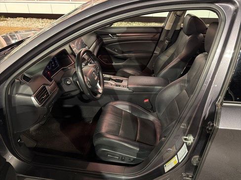 Used 2018 Honda Accord Touring image 25
