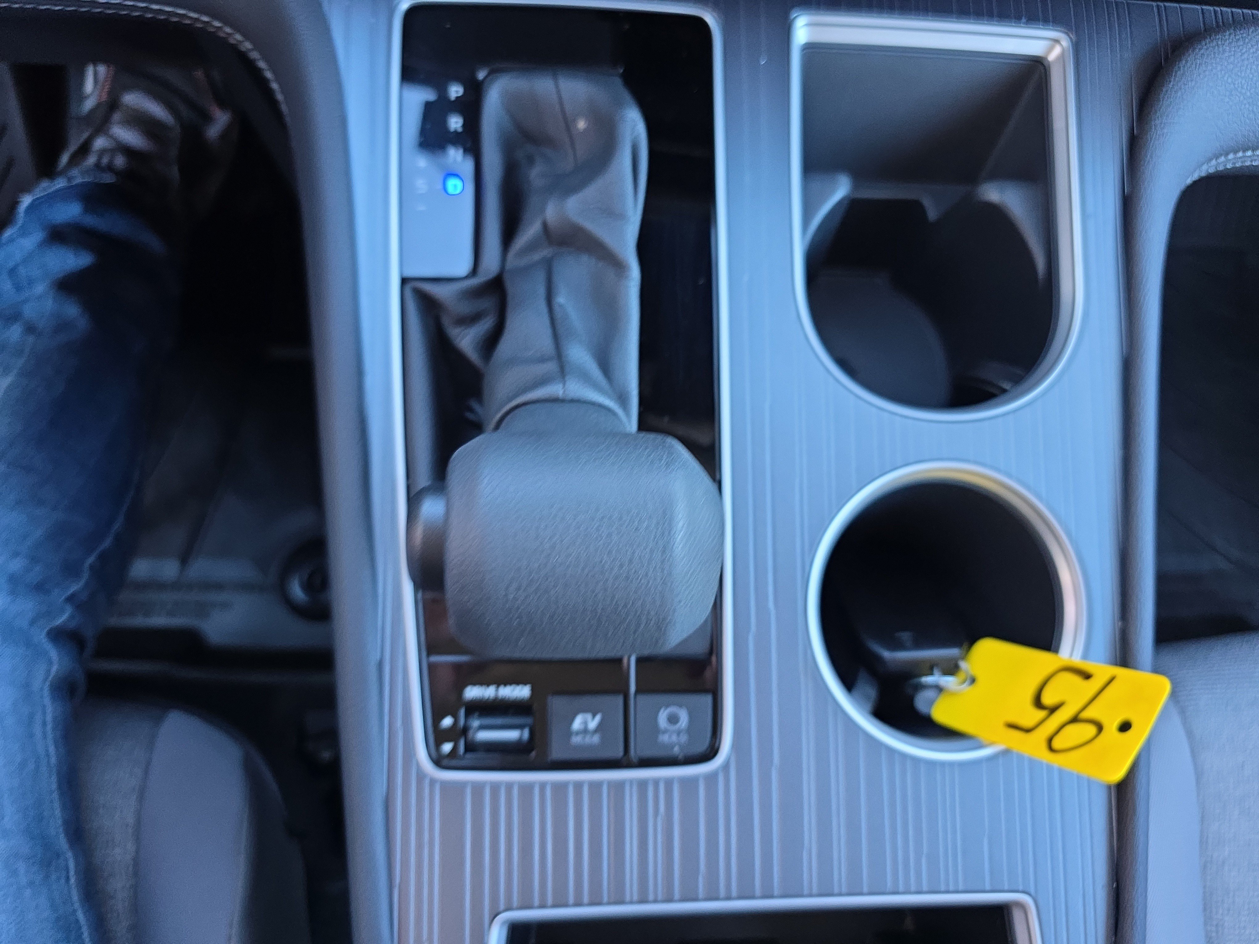 Used 2025 Toyota Sienna LE AWD/4WD image 26