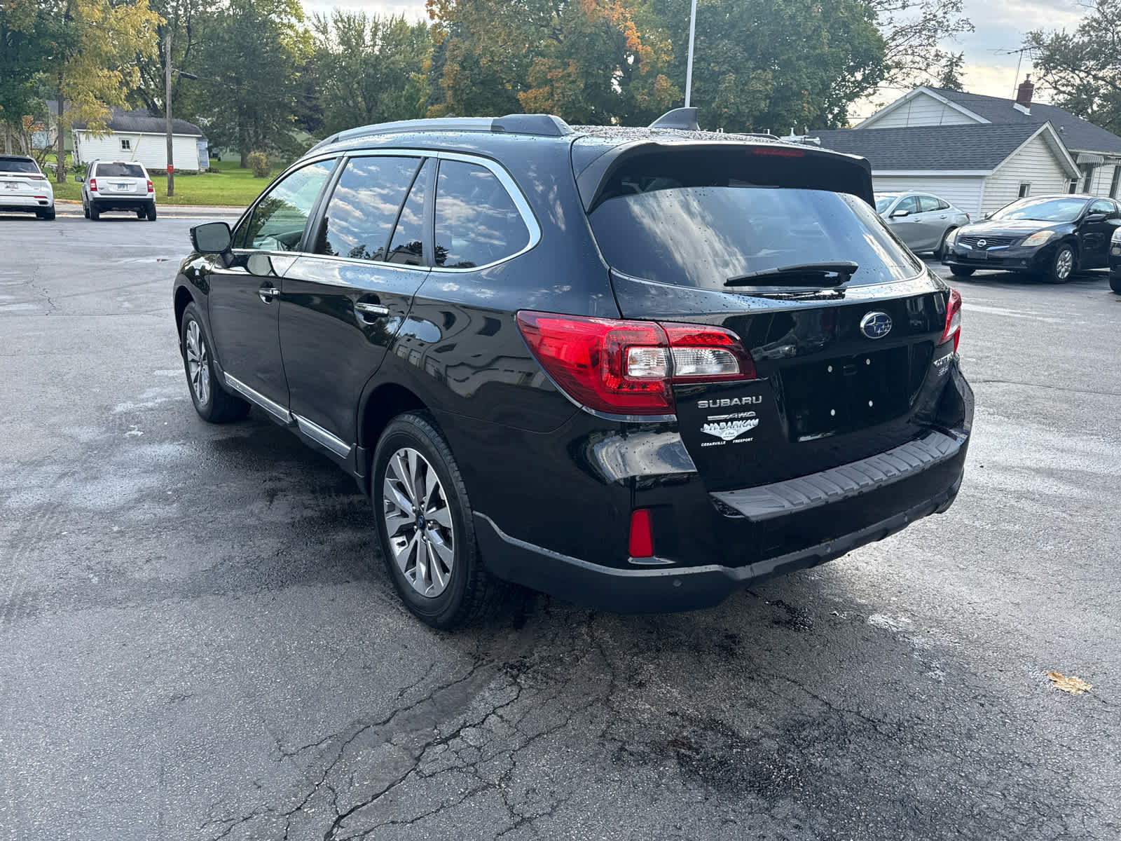 Used 2017 Subaru Outback 3.6R Touring AWD/4WD image 5
