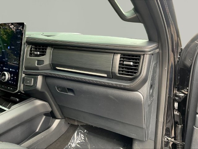 Used 2024 Ford Expedition Max Platinum RWD image 28