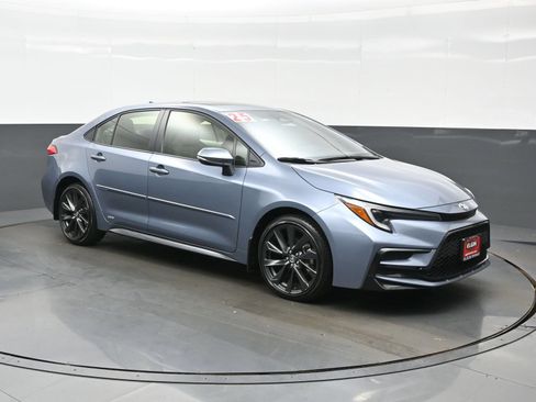 Used 2025 Toyota Corolla SE w/ SE Premium Package AWD/4WD image 8
