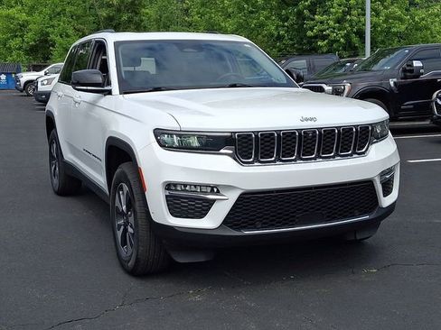 Used 2022 Jeep Grand Cherokee Limited 4xe w/ Luxury Tech Group II AWD/4WD image 2