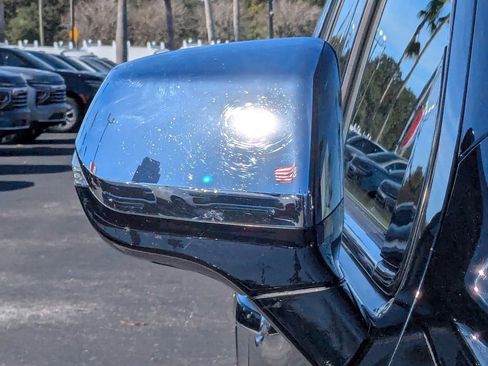 Used 2024 Chevrolet Tahoe Premier AWD/4WD image 12
