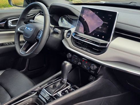 Used 2024 Jeep Compass Limited image 47