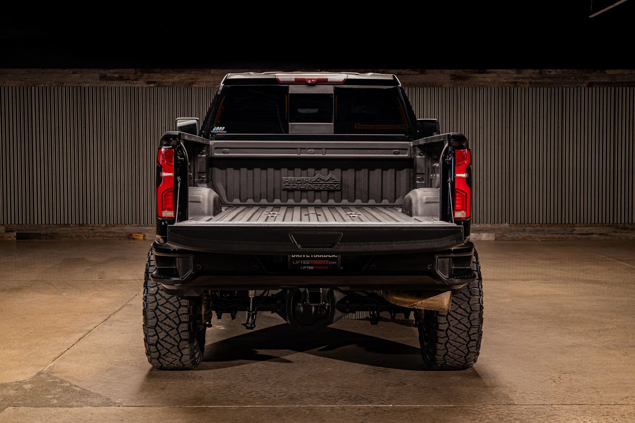 Used 2024 Chevrolet Silverado 2500 High Country w/ Technology Package AWD/4WD image 8