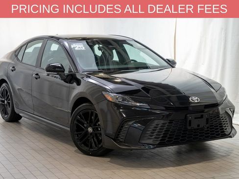 Used 2025 Toyota Camry SE w/ Convenience Package AWD/4WD image 1