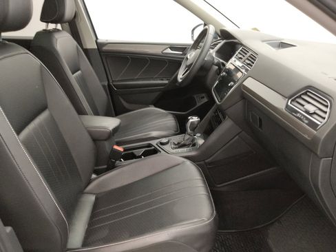 Used 2022 Volkswagen Tiguan SE AWD/4WD image 21