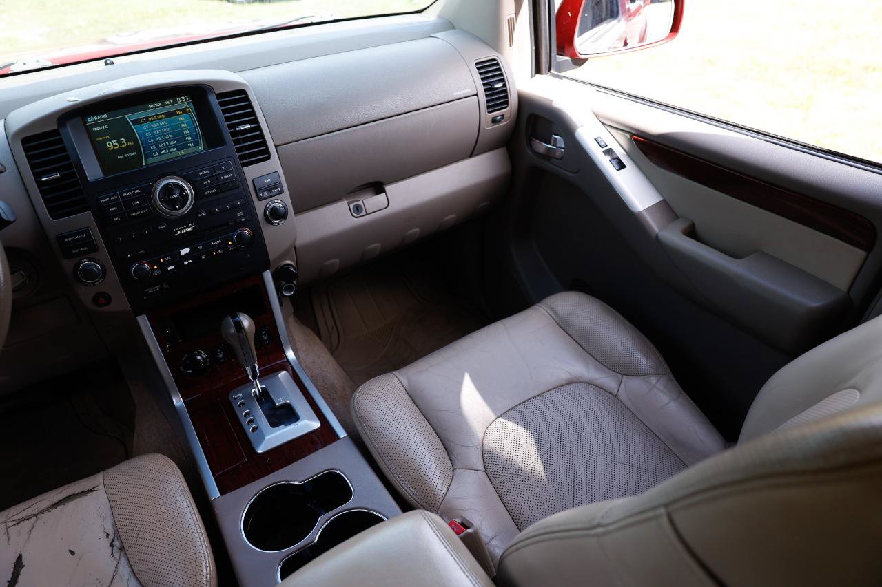 Used 2009 Nissan Pathfinder LE AWD/4WD image 22