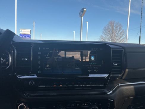 Used 2024 Chevrolet Silverado 2500 ZR2 w/ Technology Package image 31