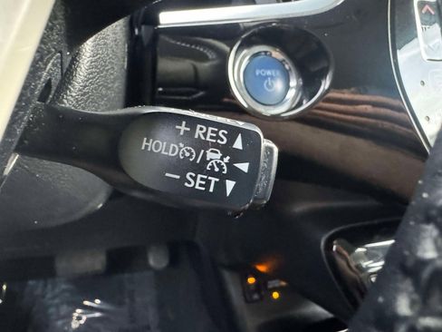 Used 2017 Toyota Prius Prime Premium image 31