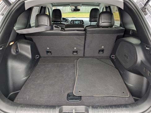 Used 2020 Jeep Cherokee Limited image 18