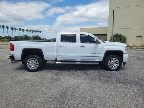 Used 2017 GMC Sierra 2500 Denali w/ Duramax Plus Package AWD/4WD image 4