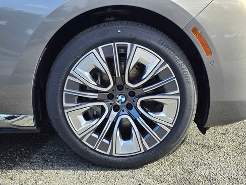 Used 2025 BMW i7 xDrive60 image 8