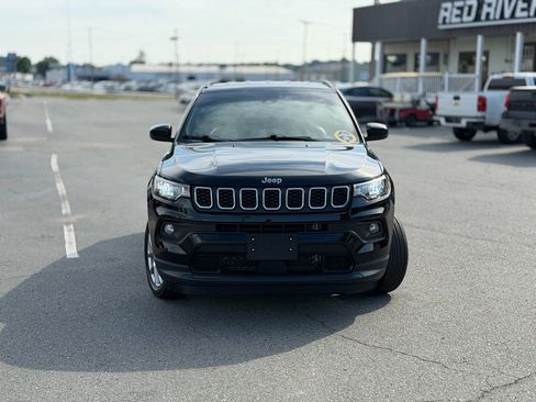 Used 2024 Jeep Compass Latitude AWD/4WD image 2