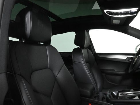 Used 2026 Porsche Macan AWD/4WD image 38