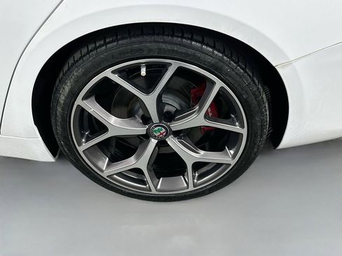Used 2019 Alfa Romeo Giulia Base image 29